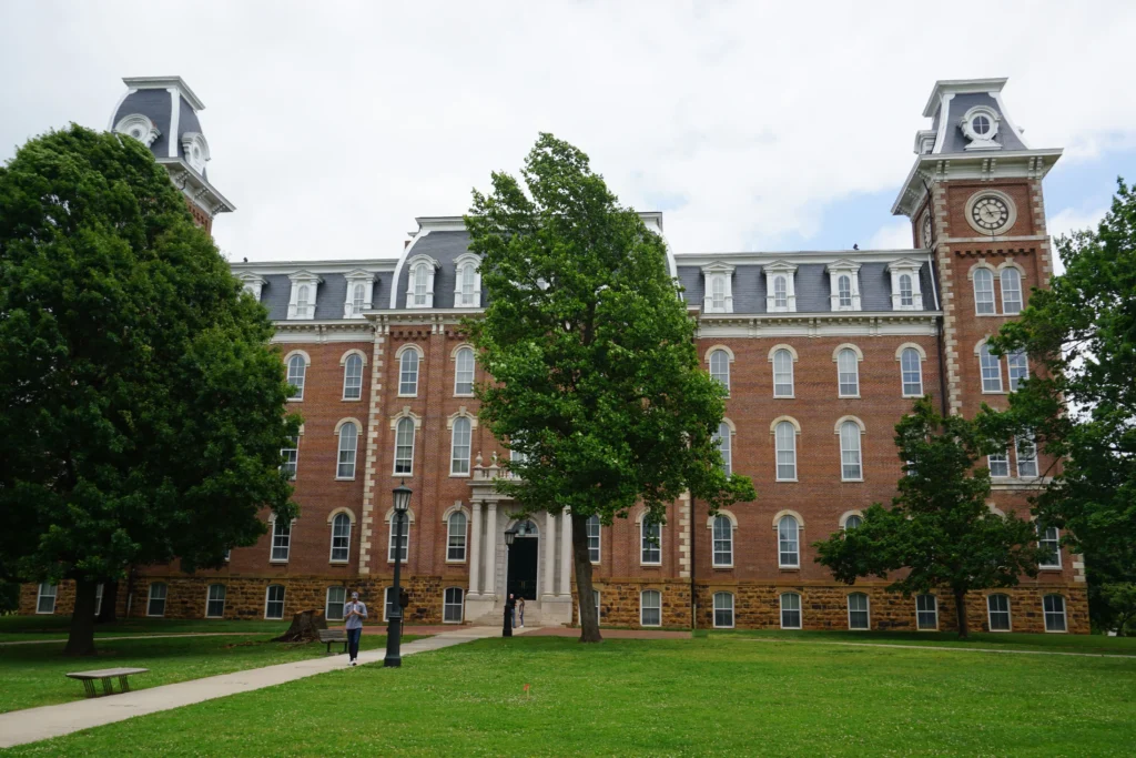 Active Shooter Alert at University of Arkansas: Update 2 Law enforcement outside Mullins Library at University of Arkansas during an active shooter alert. Aug 25 - 2025